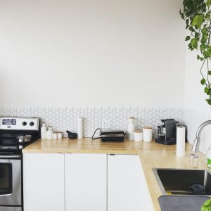 mikael-cho-ZMIrSYeDEsc-unsplash wooden modular kitchen